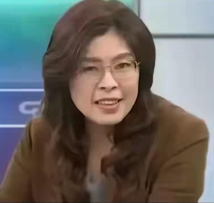 郑丽文现在的言行并不是在改变海峡的两岸关系，也不是在改变国民党，她现在是在改变自