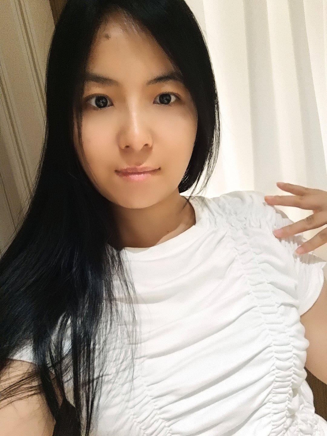 🎀 🤍别人靠尖脸上镜，我靠鹅蛋脸在剧组混饭，导演说我不用打阴影，省下来的钱全