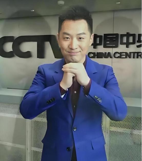 北大出身的央视主持人舒冬，娶了在《狂飙》里演女警的刘若清，两人隐婚11年，儿子都