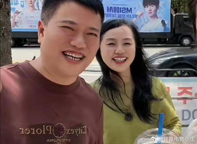 今天Knight的父母来到了MSI现场，为左手加油助威！！！Knight父母MS