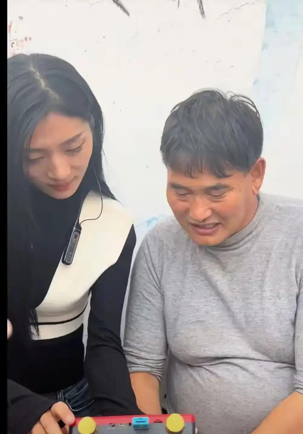 朱楼村的村民这回傻眼了！活该！
当初朱之文爆红，全村人眼红这棵“摇钱树”，借钱不