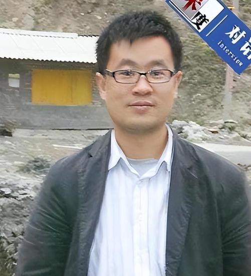 17年前，他冒着巨大压力捅破“三鹿奶粉”的惊天内幕，一度站在舆论风口。可谁也没想