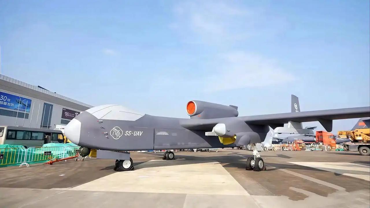 参数上，在载荷、航程、速度、火力及任务灵活性等方面均大幅领先“死神”，虽然只是首