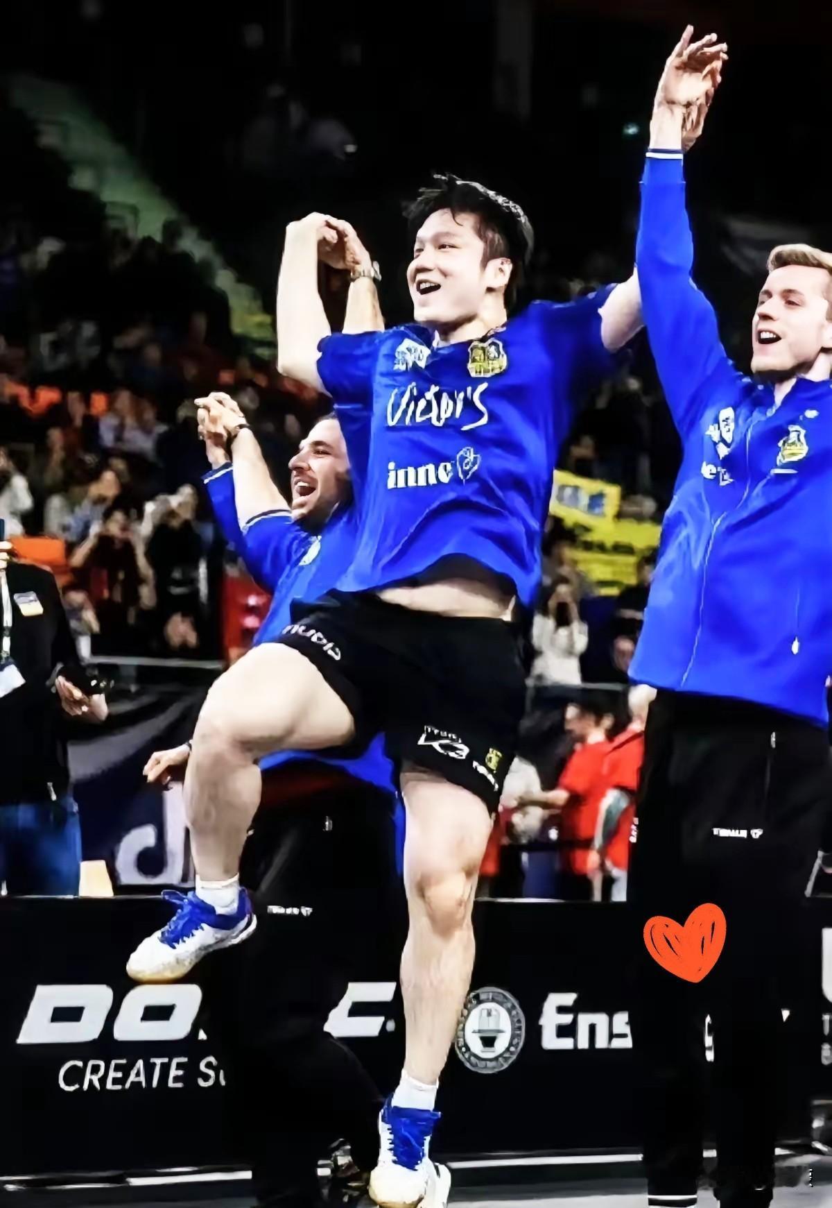 以前的樊振东：
输了不行，
赢了好像也不怎么行；现在的樊振东：输也行，赢也行，他