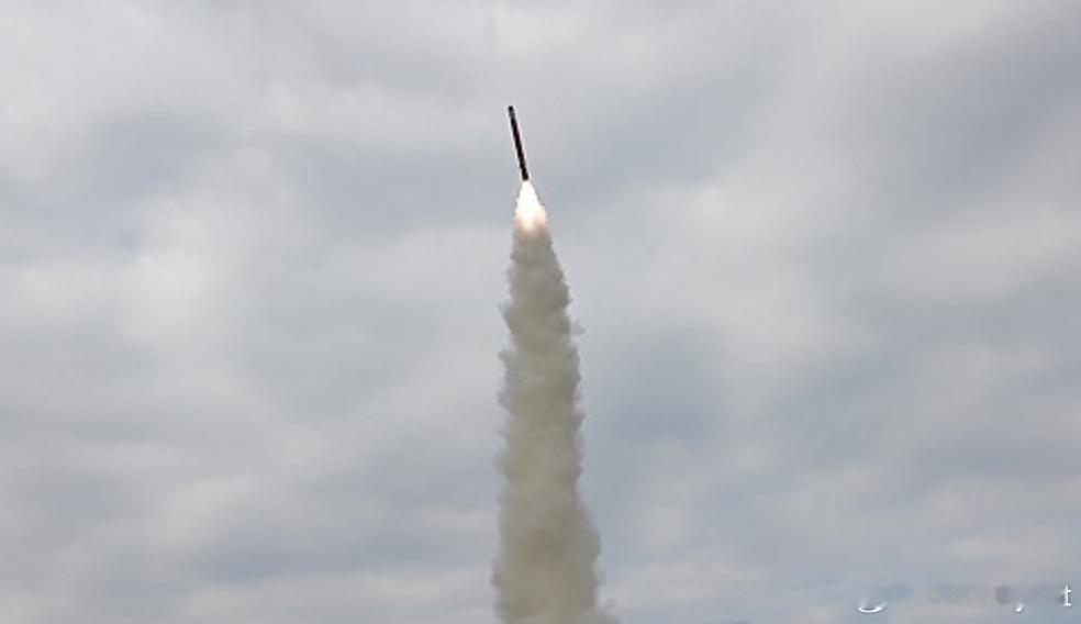 朝鲜连续两天射弹，一天内两次武力示威海外新鲜事 据韩国联合参谋本部8日消息，朝鲜