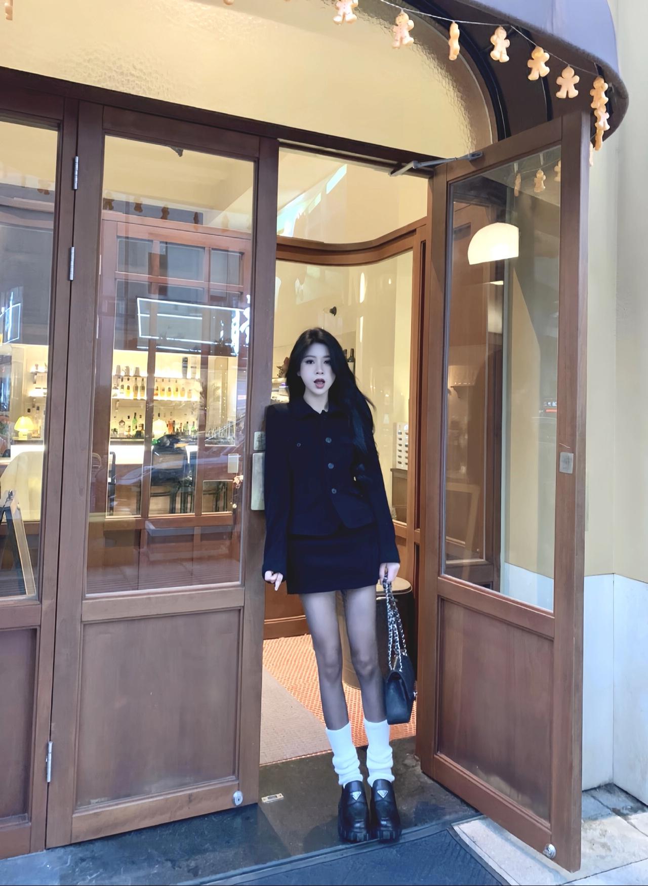#黑色系御姐穿搭 #纯欲西服 #西装套裙 #美出高级感 #洋气减龄