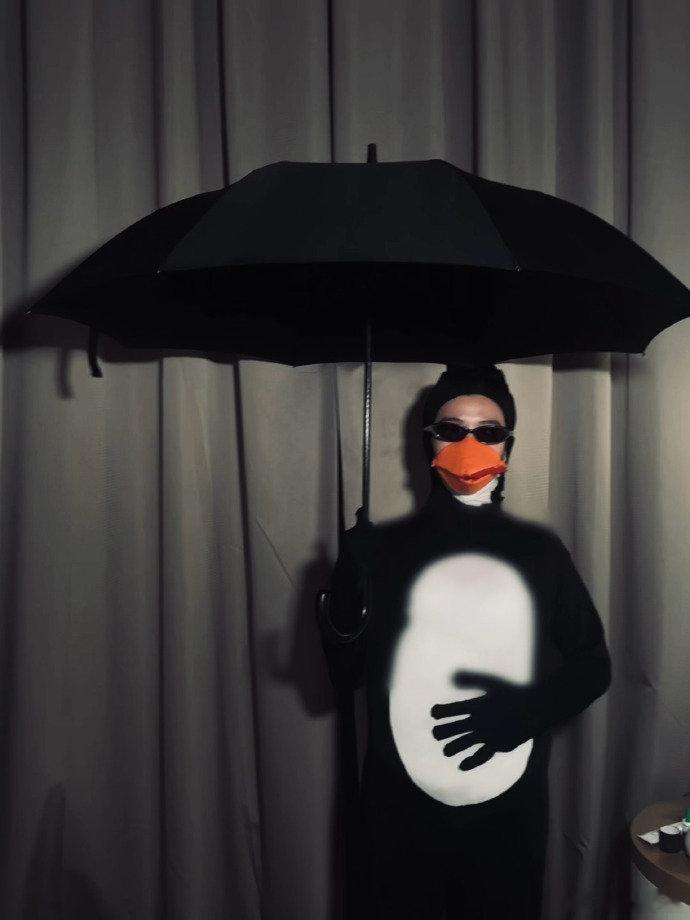 敖瑞鹏一觉醒来掉榜二了敖瑞鹏“抽象榜二”易主！卢昱晓机灵整活，前学高雅人士后仿鸟