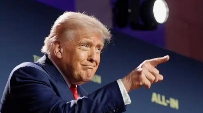 不得不说，特朗普精明得很！表面上说中国好，要和中国搞好关系，还自说自话来访华，暗