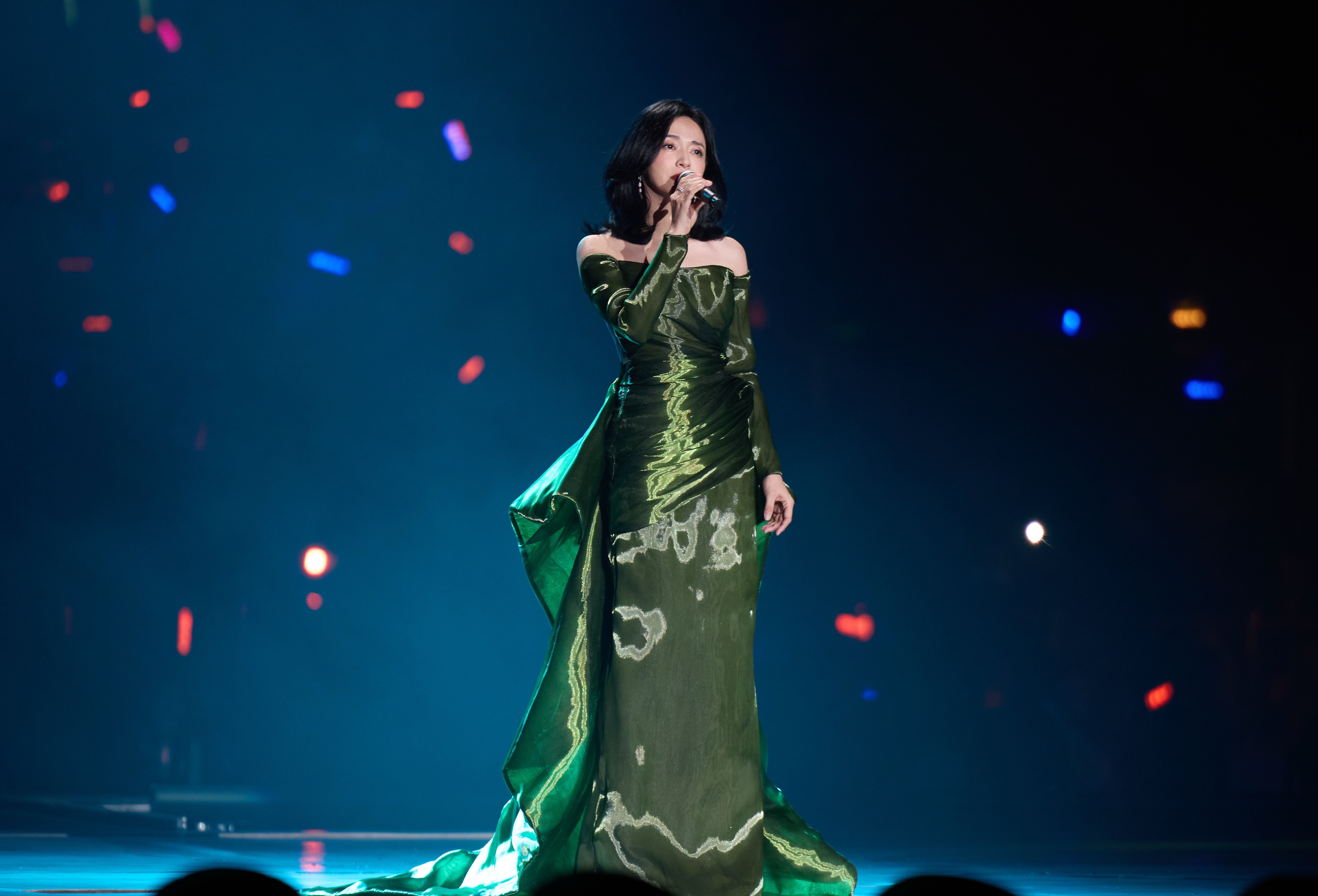 姚晨唱世界赠予我的好好听 也没人告诉我姚晨唱歌这么好听呀！一首《世界赠予我的》充