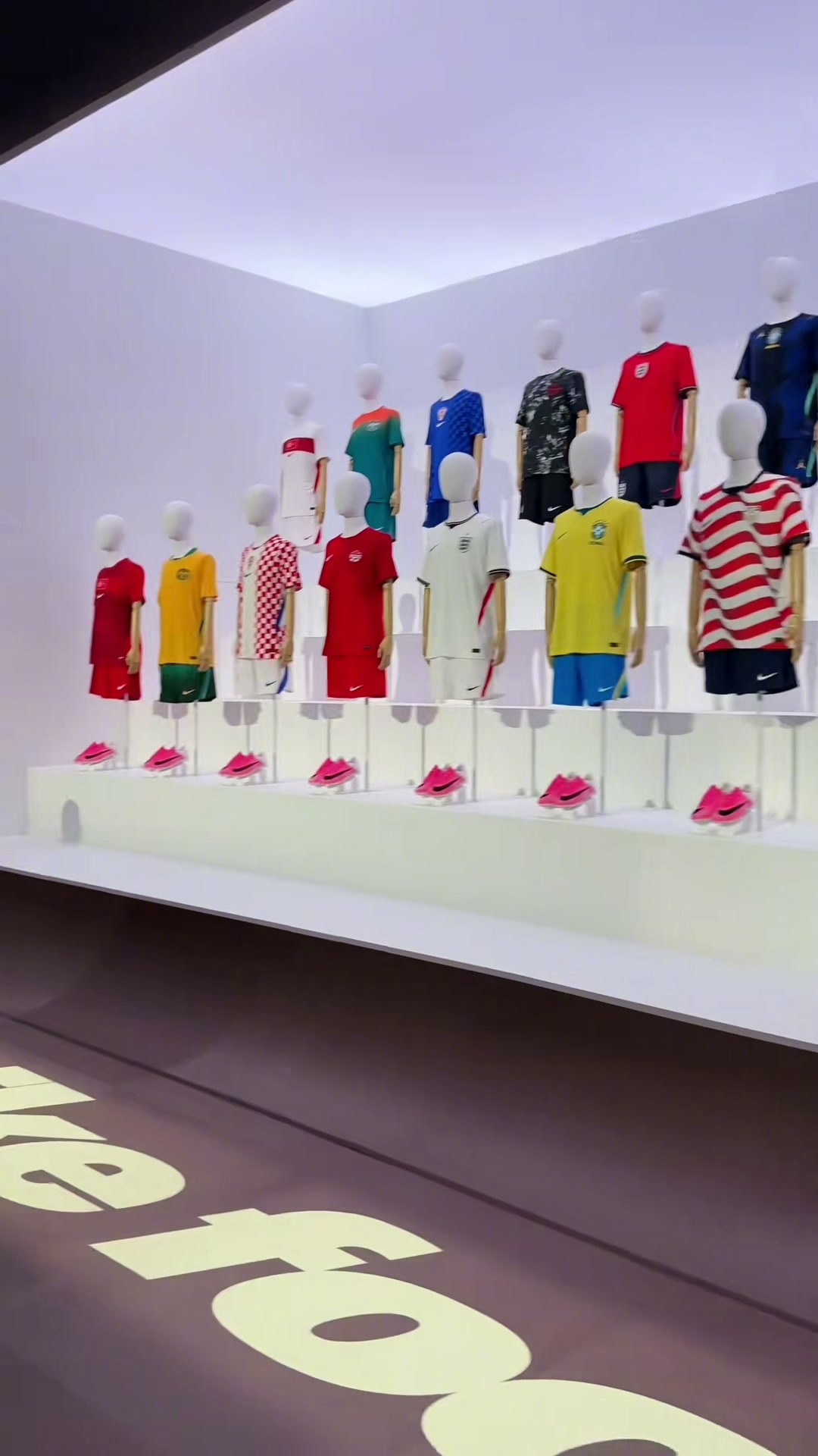 Nike世界杯全系列球衣大盘点⚽法国白色客场款暗纹细节拉满，葡萄牙深蓝主场款C罗