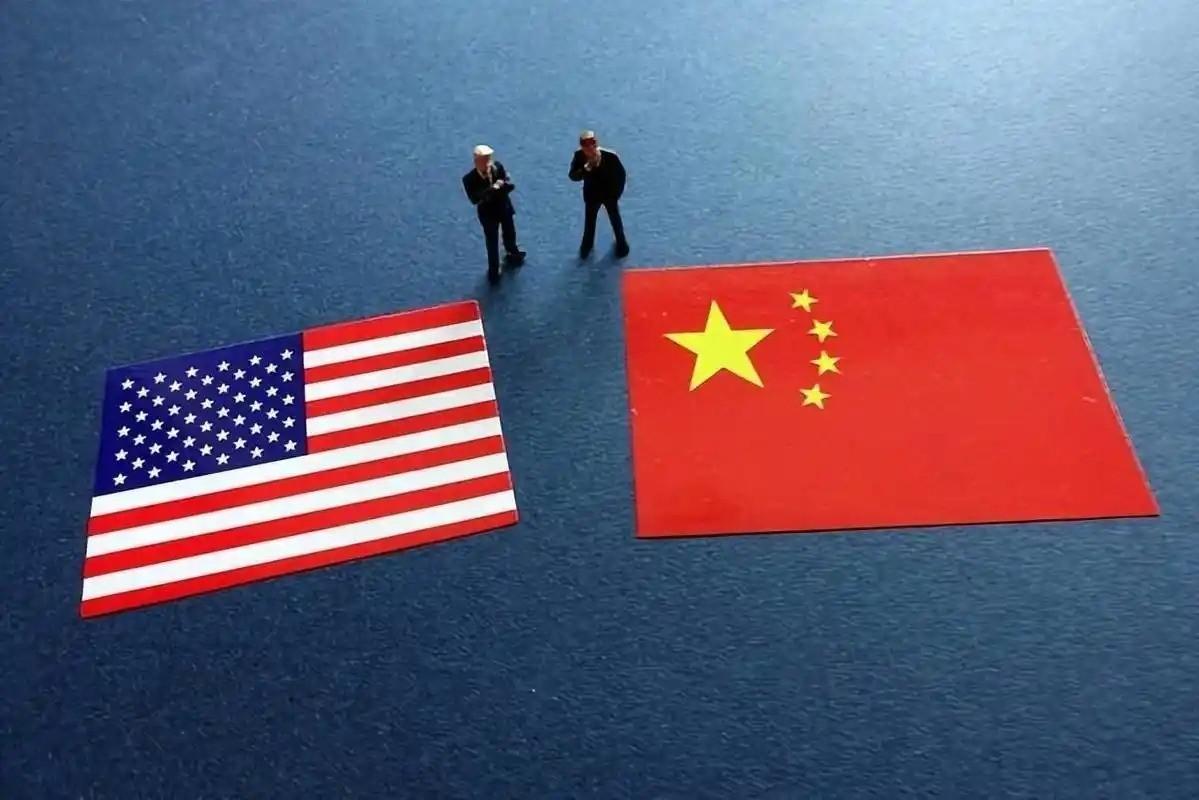 美国在赌，中国也在赌，美国赌中国不敢武力收复台湾，不敢打日本，而中国则在赌美国不