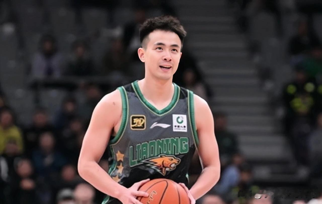 辽宁男篮球员赵继伟遭遇了食道受伤将缺席多场比赛，据辽宁男篮主教练杨鸣透露，赵继伟