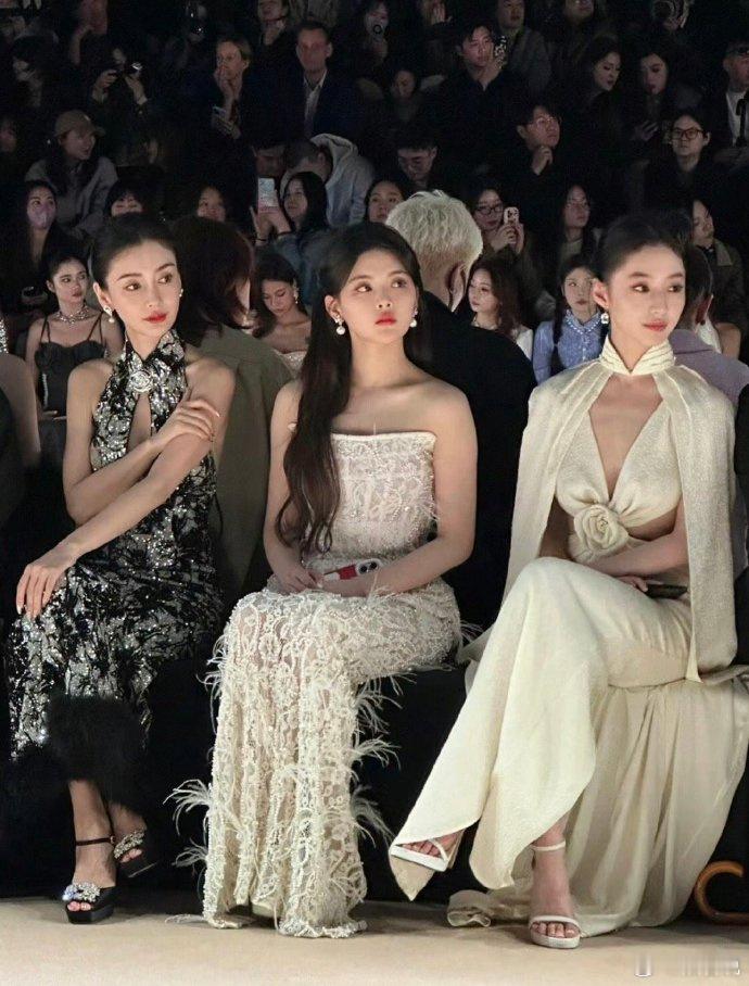 Angelababy消失了几个月回来内娱已经变天了，连最拿手的美貌也快打不过了 