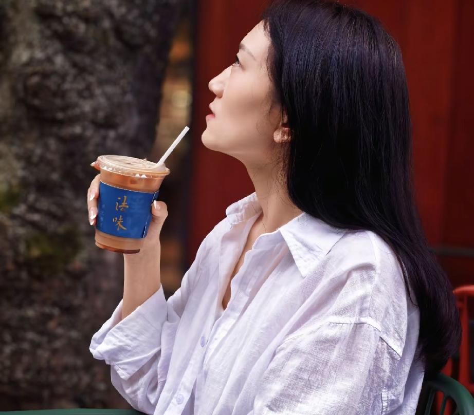 林丽新视频说她悟透了一些事
她ip已经回到浙江
今天林丽在她的主账号上更新了动态