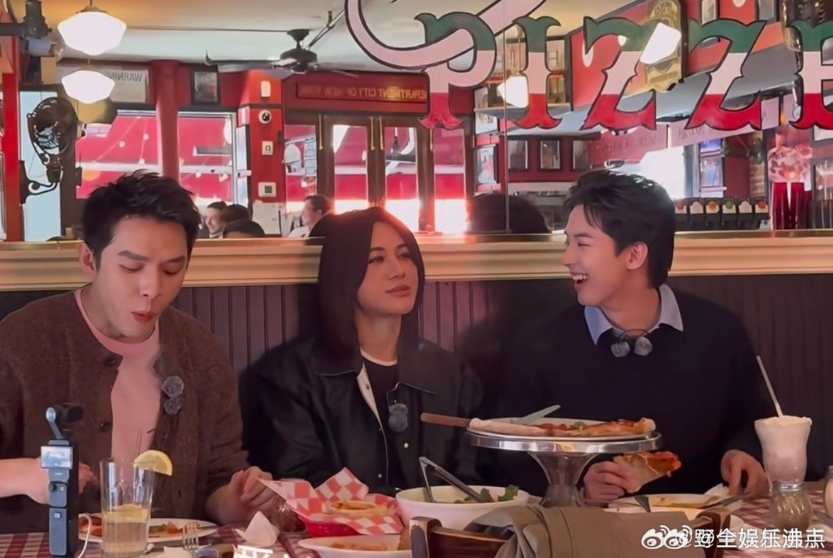 尚雯婕心急吃不了热披萨 合伙人披萨“咬”人概率直接拉满！合伙人录制现场，尚雯婕看