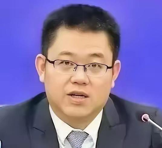 瞥见江西邱凌落马的通报，直接给我看麻了。

25岁镇长，27岁副县长，29岁赣州