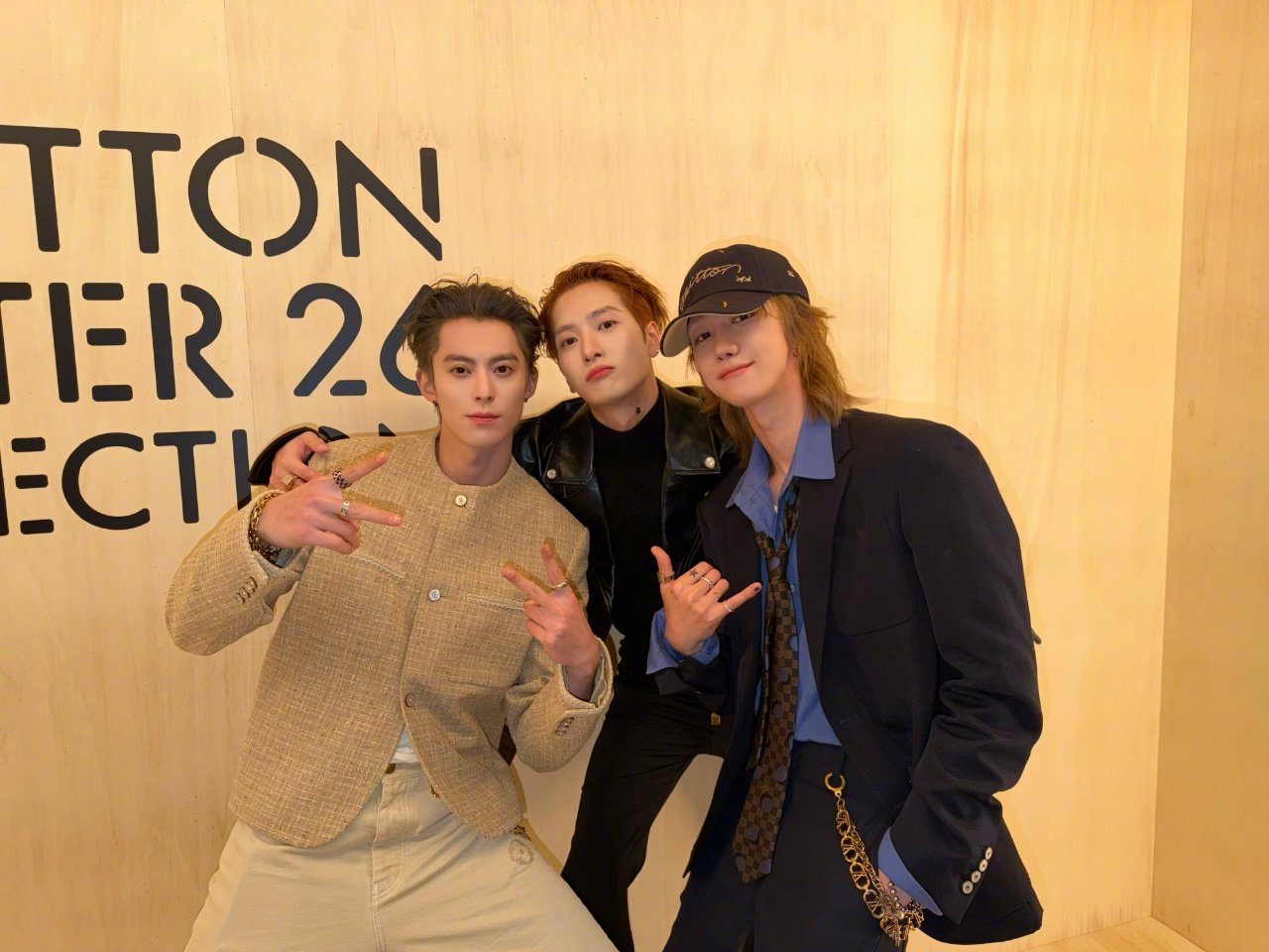 王鹤棣王嘉尔徐明浩互相cos王嘉尔王鹤棣徐明浩互相cos 哥仨好 