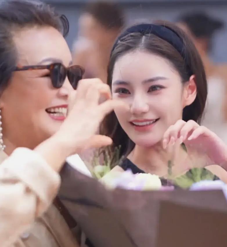 汪小菲现任妻子马筱梅的情商是真的很高，一句员工都是家人。收获多少粉丝的心，真诚对