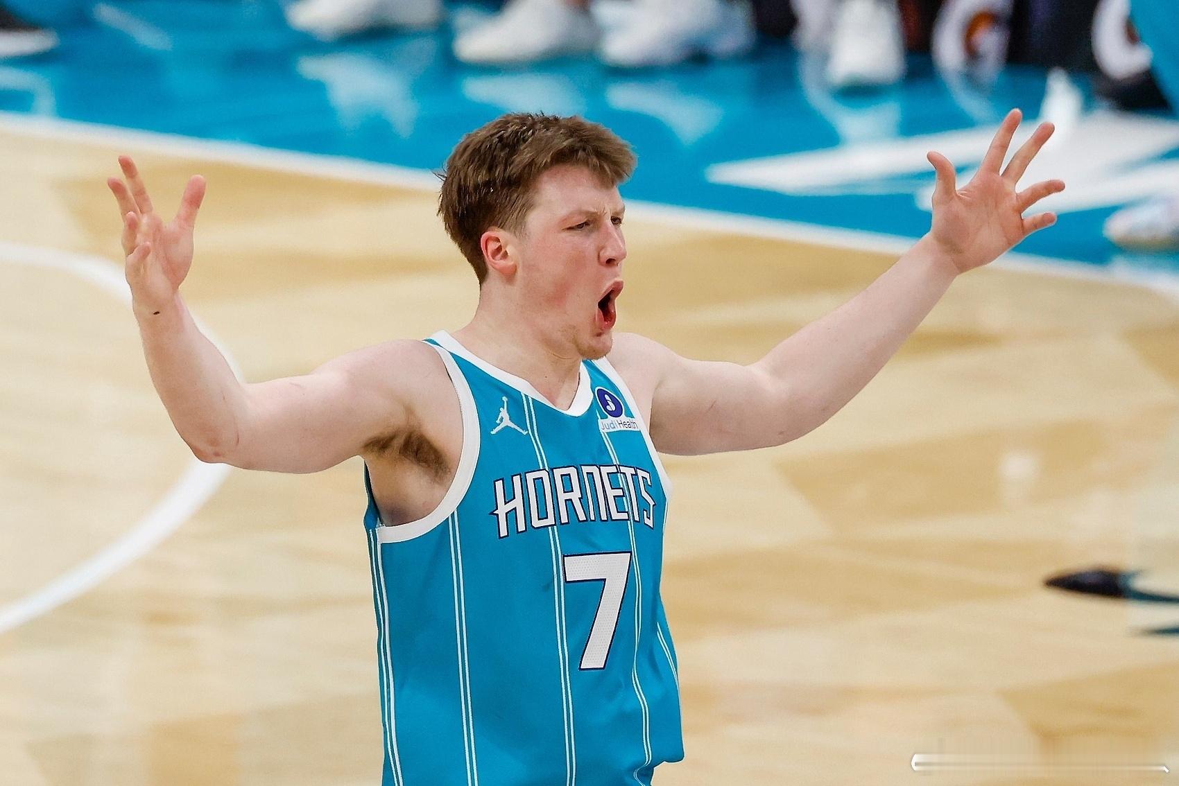 克努佩尔最快200记三分先生历史级别射手！NBA常规赛，黄蜂客场挑战公牛。截止目