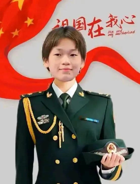 宝宝着军装了，英姿飒爽，也是超可爱哟！