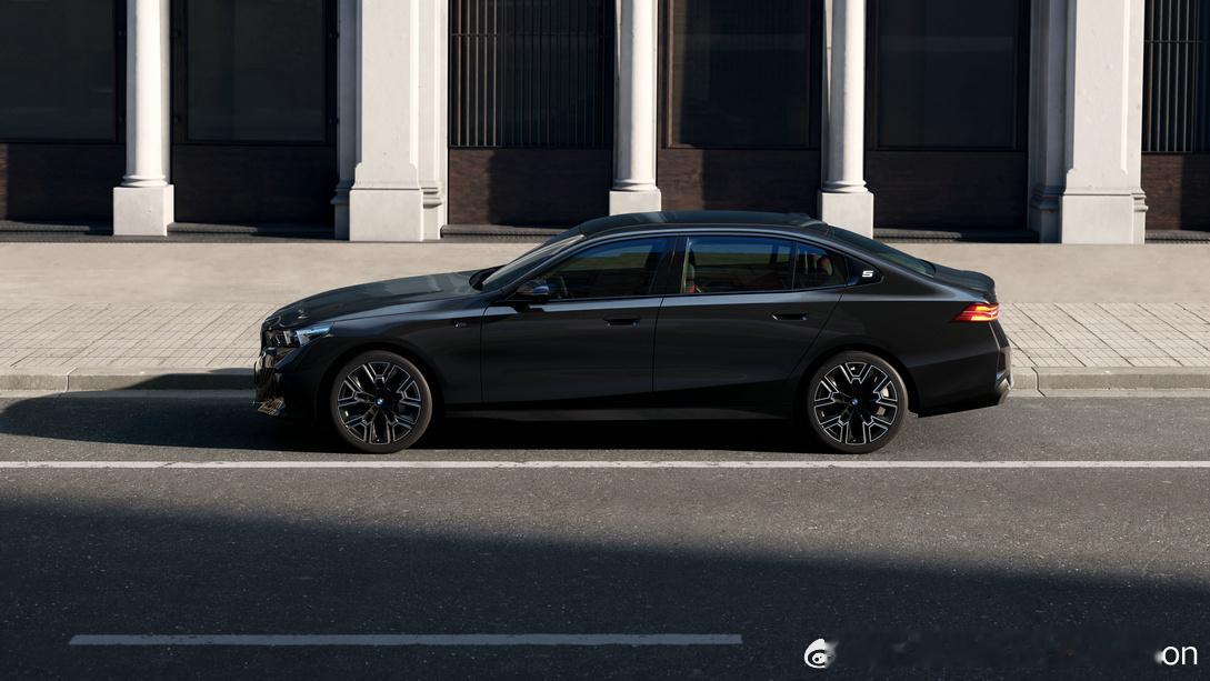 【华晨宝马大东工厂突破 350 万辆！那辆BMW 5系“黑武士”就是街上最靓的仔