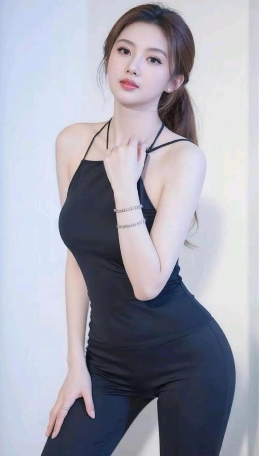 这美女小姐姐的身材绝了，我好喜欢😍
美女