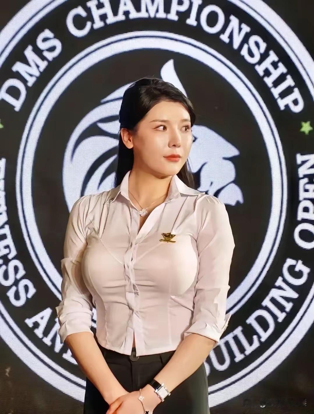 刘太阳绝对是那种身材改变命运的幸运女孩！
可能大众还不熟悉刘太阳，但是她在健身圈