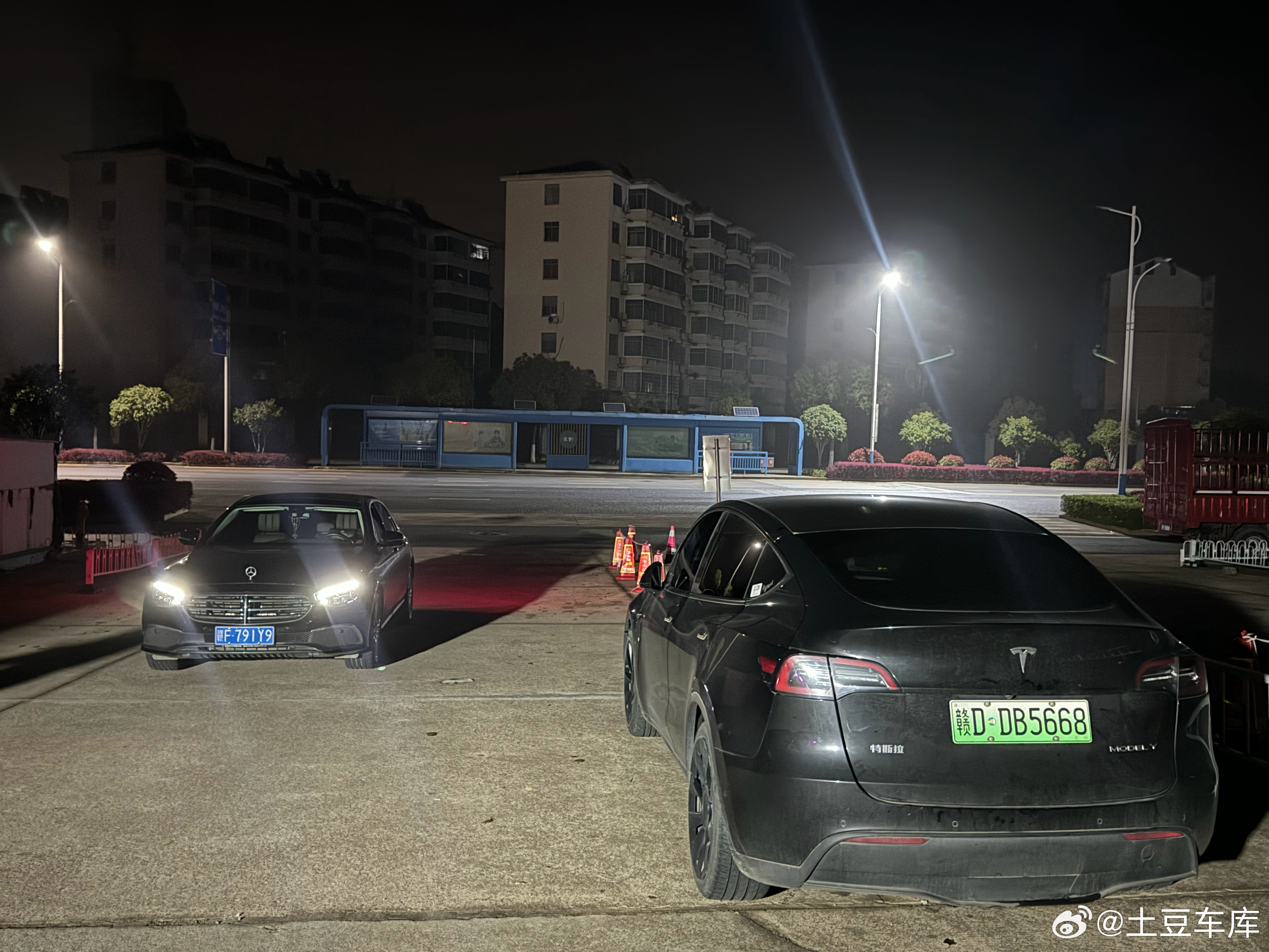 顺利收购两台🙋1 特斯拉ModelY2021年 95000公里2 奔驰E300