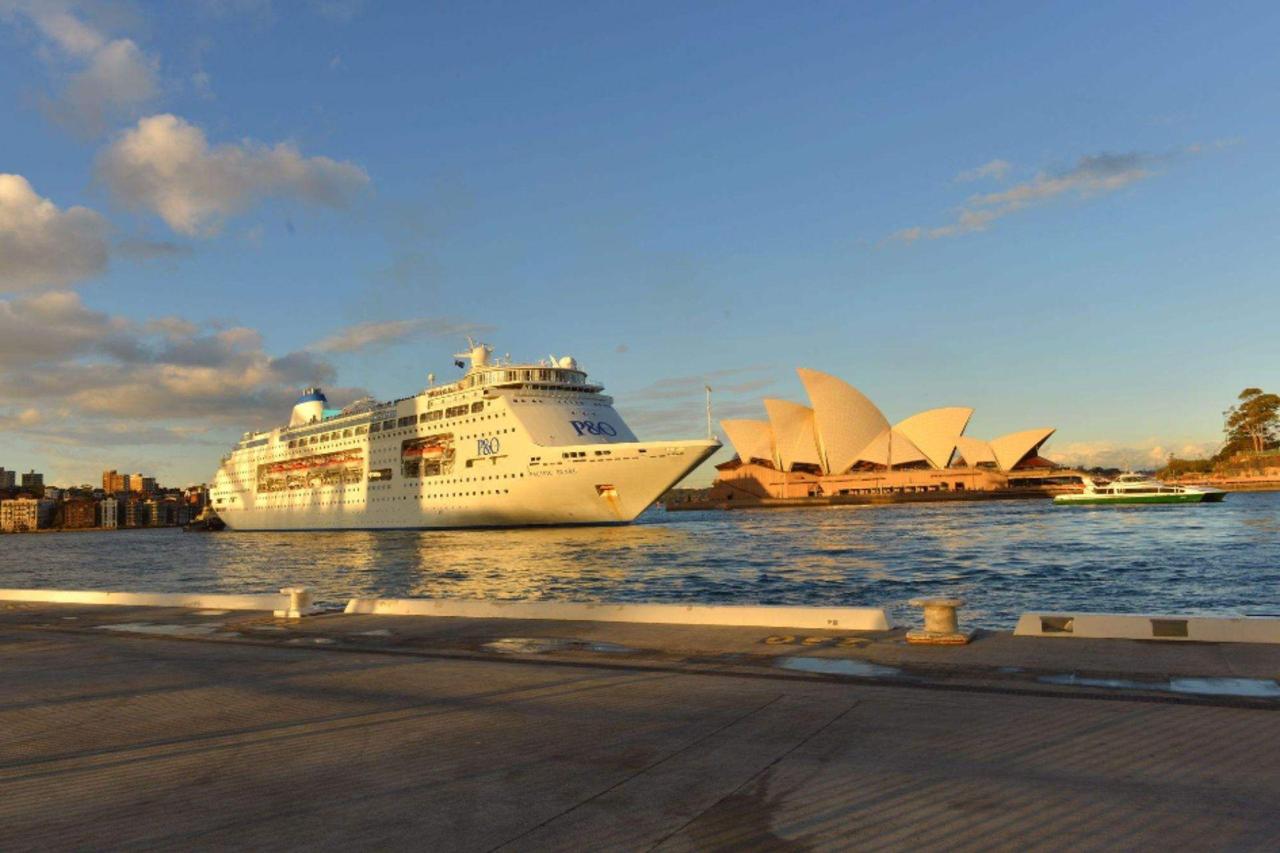其实早早就想出门走一走，孩子已经上了大学，空余时间十分充裕，手头的积蓄也足够支撑