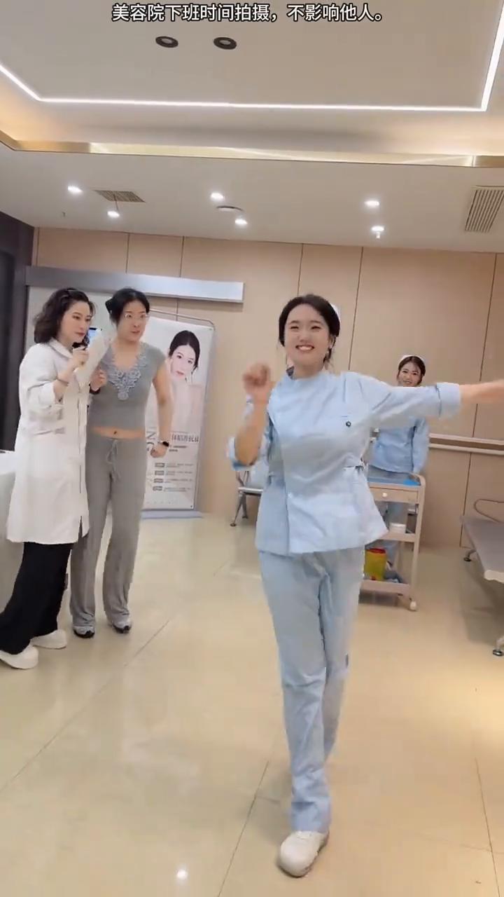 美容院下班时间拍摄，不影响他人。