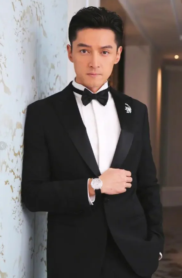 胡歌首谈二胎儿子 以前还以为胡歌是单身主义呢，直到他结婚，现在二胎都有了，哎！！