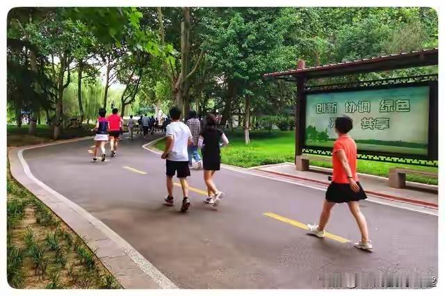 “超慢跑”火出圈：每天15分钟，心率不超过100，3个月腰围少7cm！——真·躺