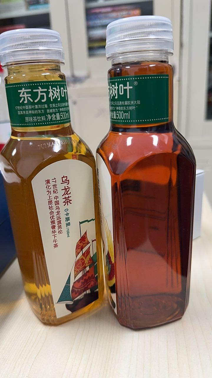 在抽屉深处找到两个东野，没找到生产日期，还能喝不[悲伤]想喝 ​​​