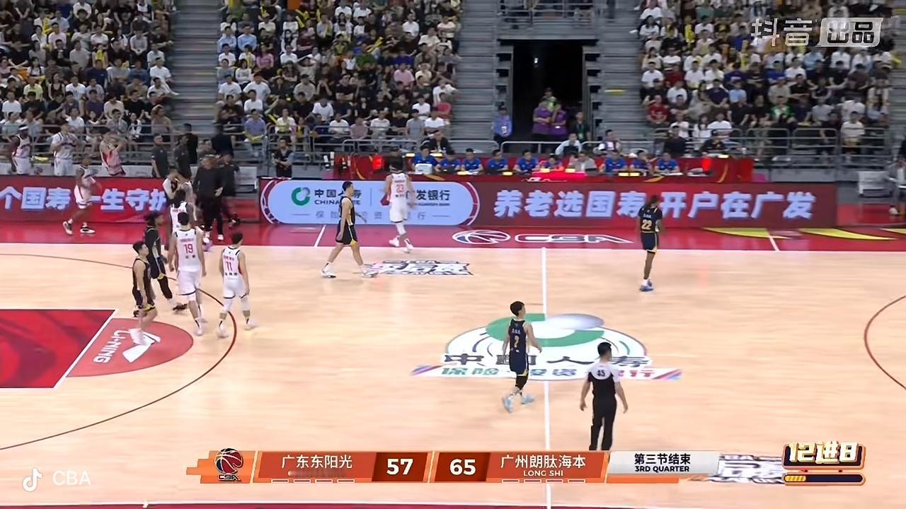 没有想到三节比赛结束后，广州男篮竟然领先了！

         在刚刚结束的广