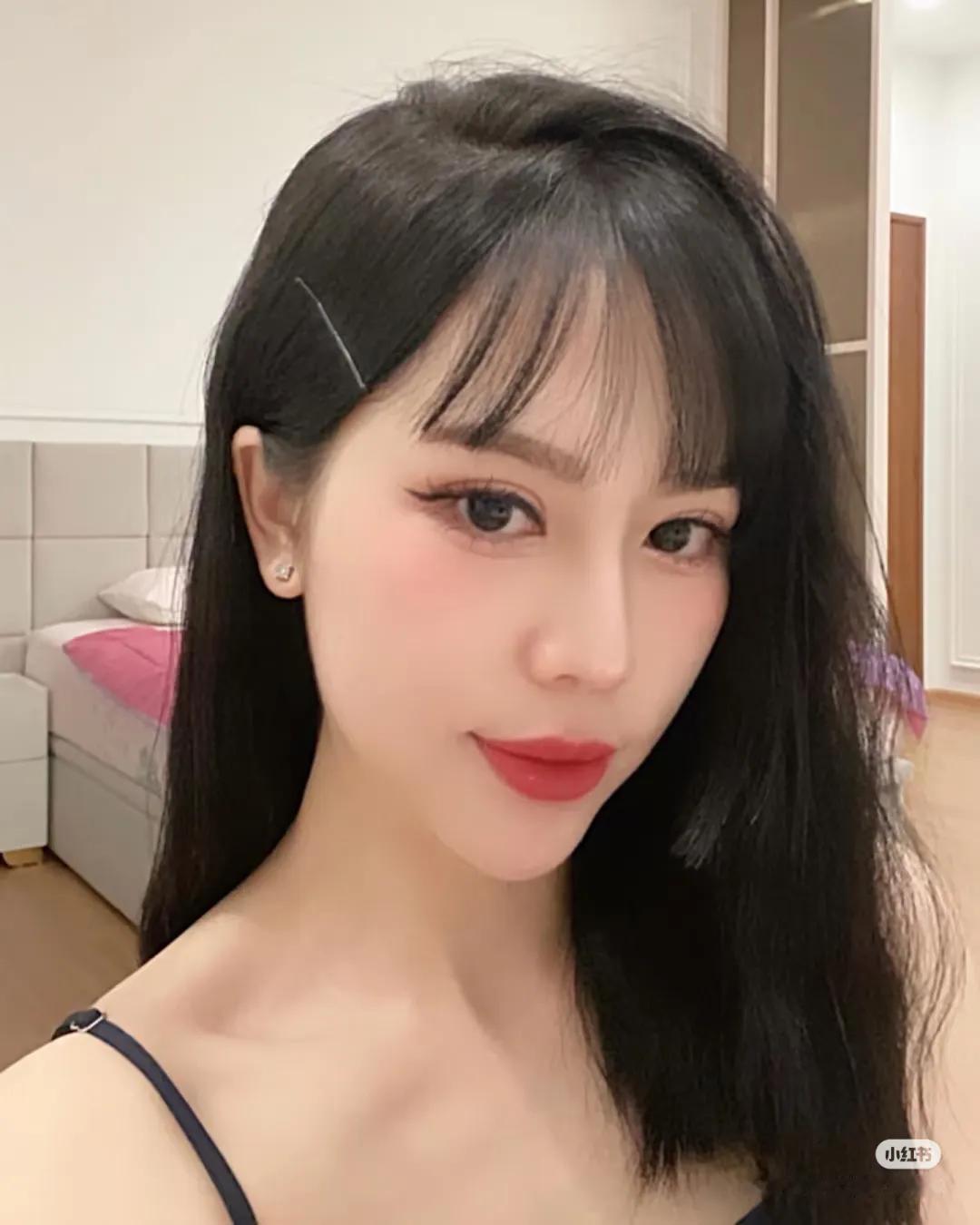 话说大马近几年就推出了许多样靓身材正，气质也相当不错的新晋博主，而温泉就是其中之