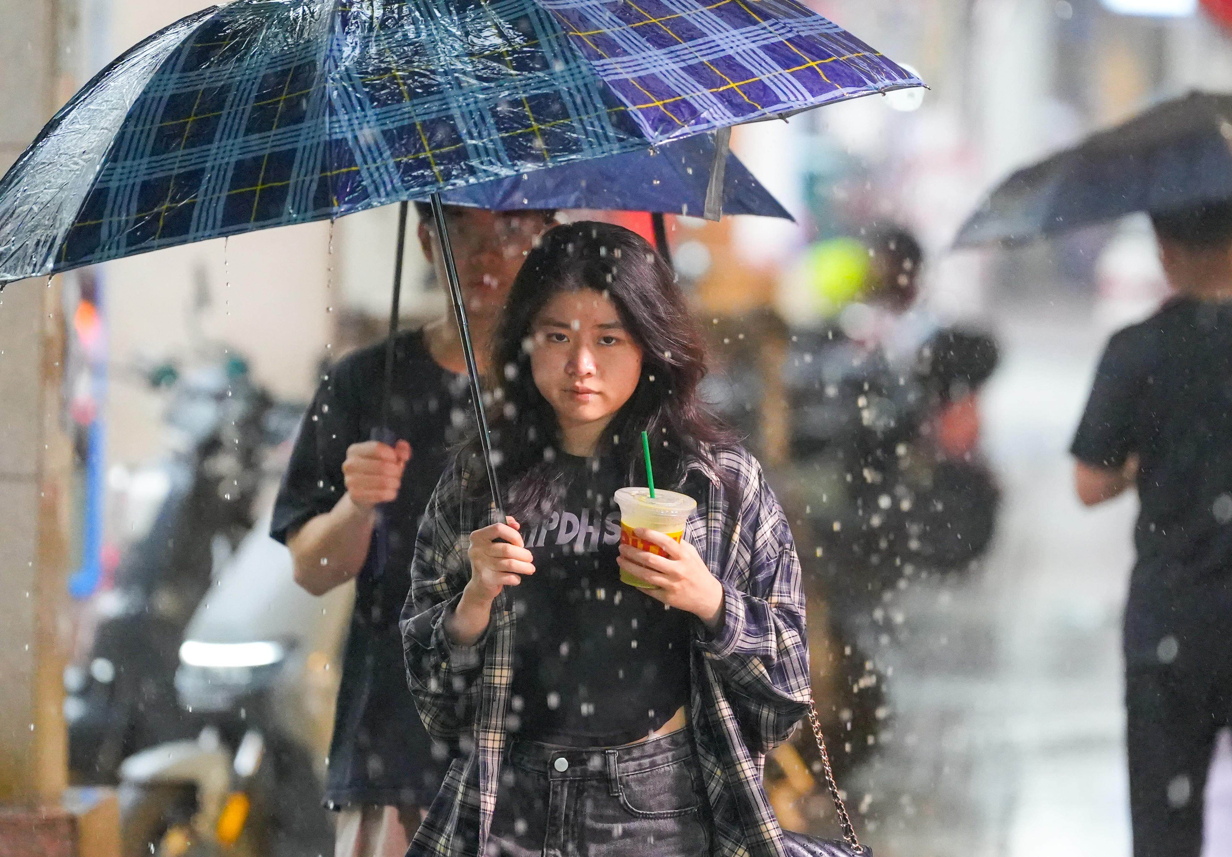 广州15日早晨或有大到暴雨伴强对流过程