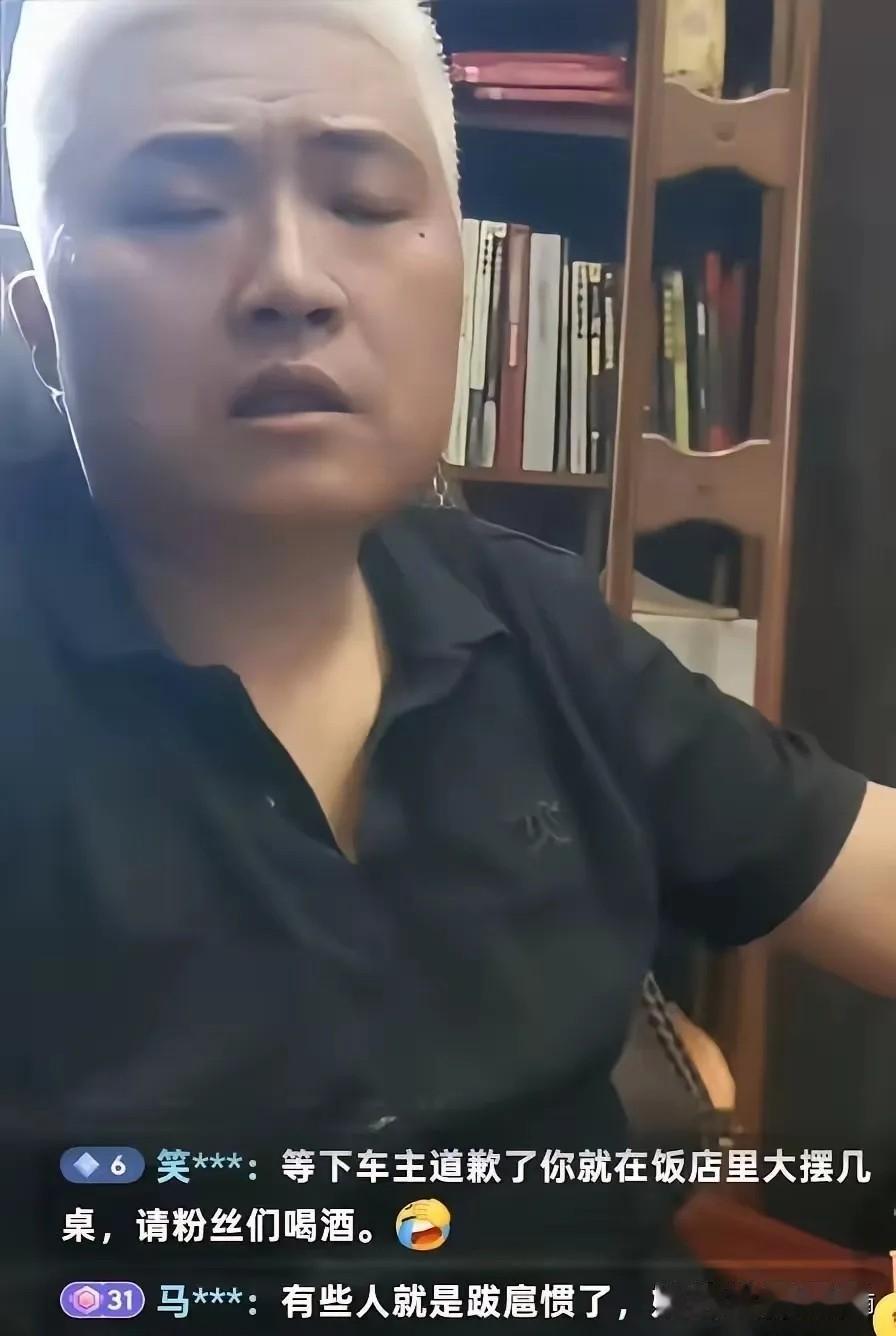 长沙闵先生车位被占8天，终于在街道、司法所和女车主单位十几人调解下拆了U型钢管，