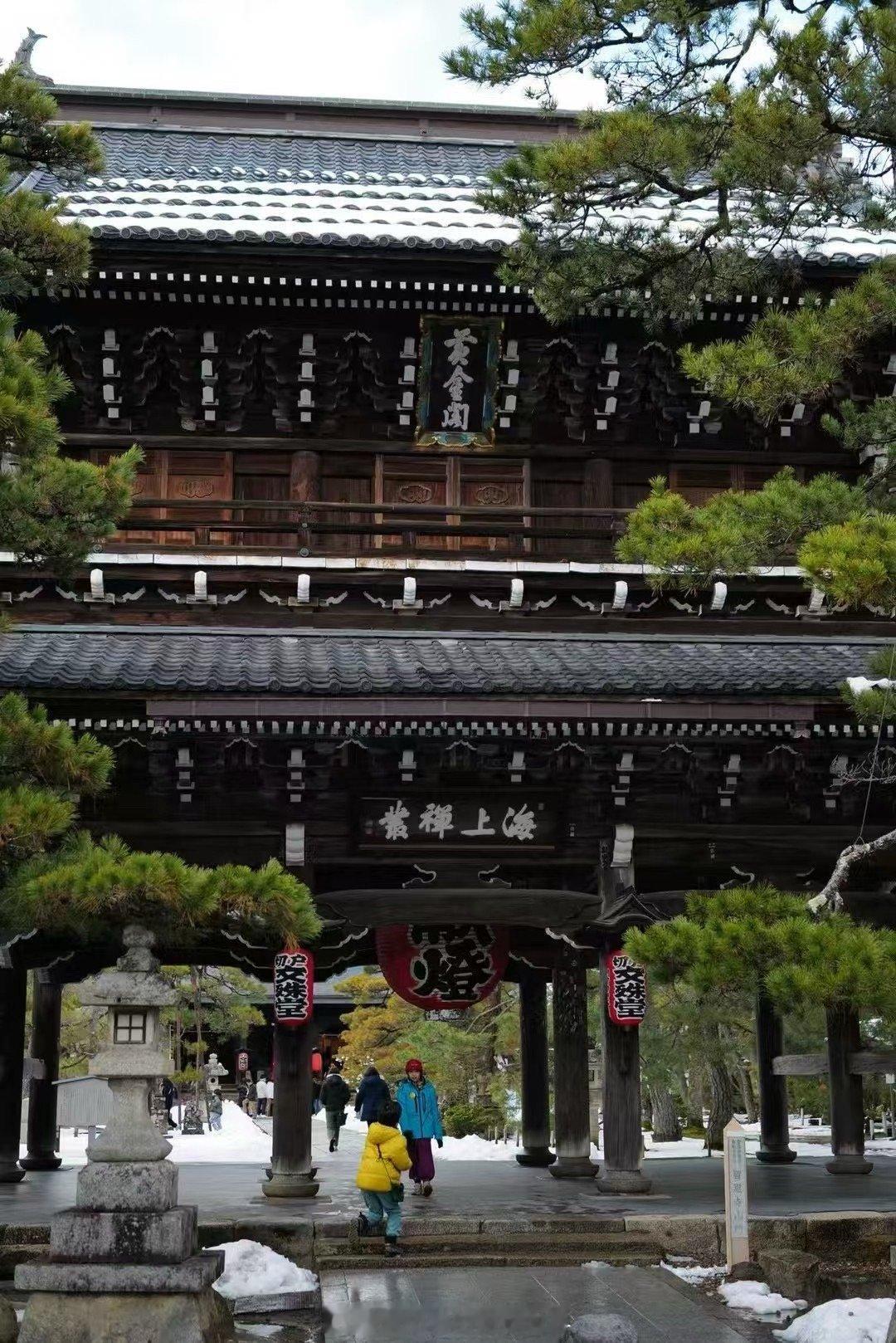 京都深度游 在伊根町📍松和物産吃了午餐🦀，从天桥立观景台下来，附近就是智恩寺