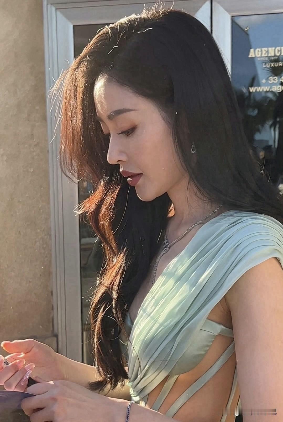 没有美颜，没有滤镜，这个侧脸已经是无敌了！