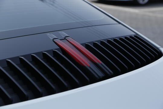 更爱992.1的尾灯