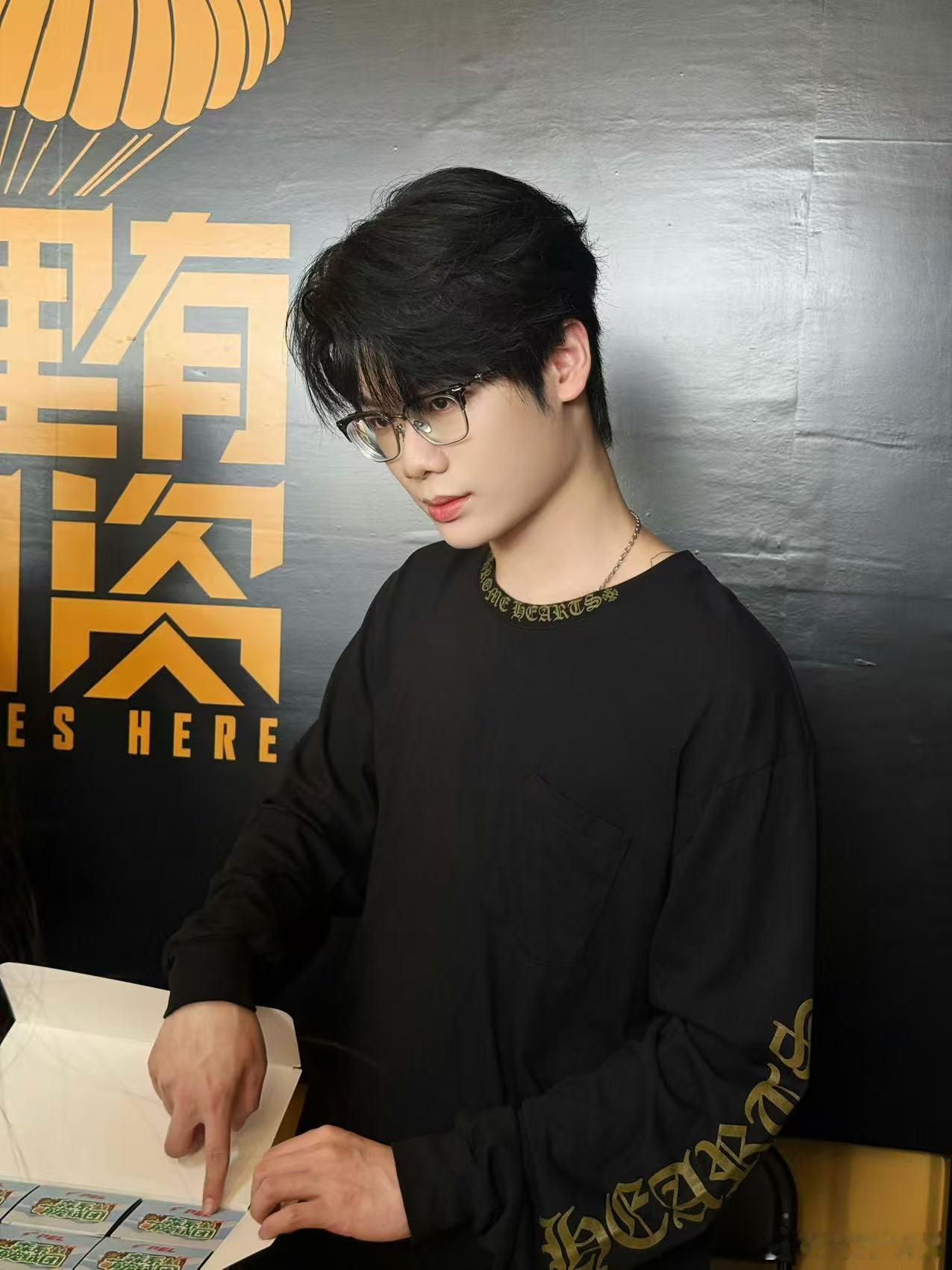 33夜游橘子洲头被33的橘子洲夜游狠狠种草，长沙夜色好美，越看越心动，已经迫不及