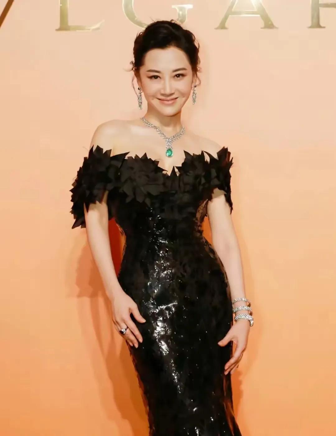 许晴也被毁了！

这几天娱乐圈美女整容的消息很多，但是许晴整容却让我觉得特别遗憾