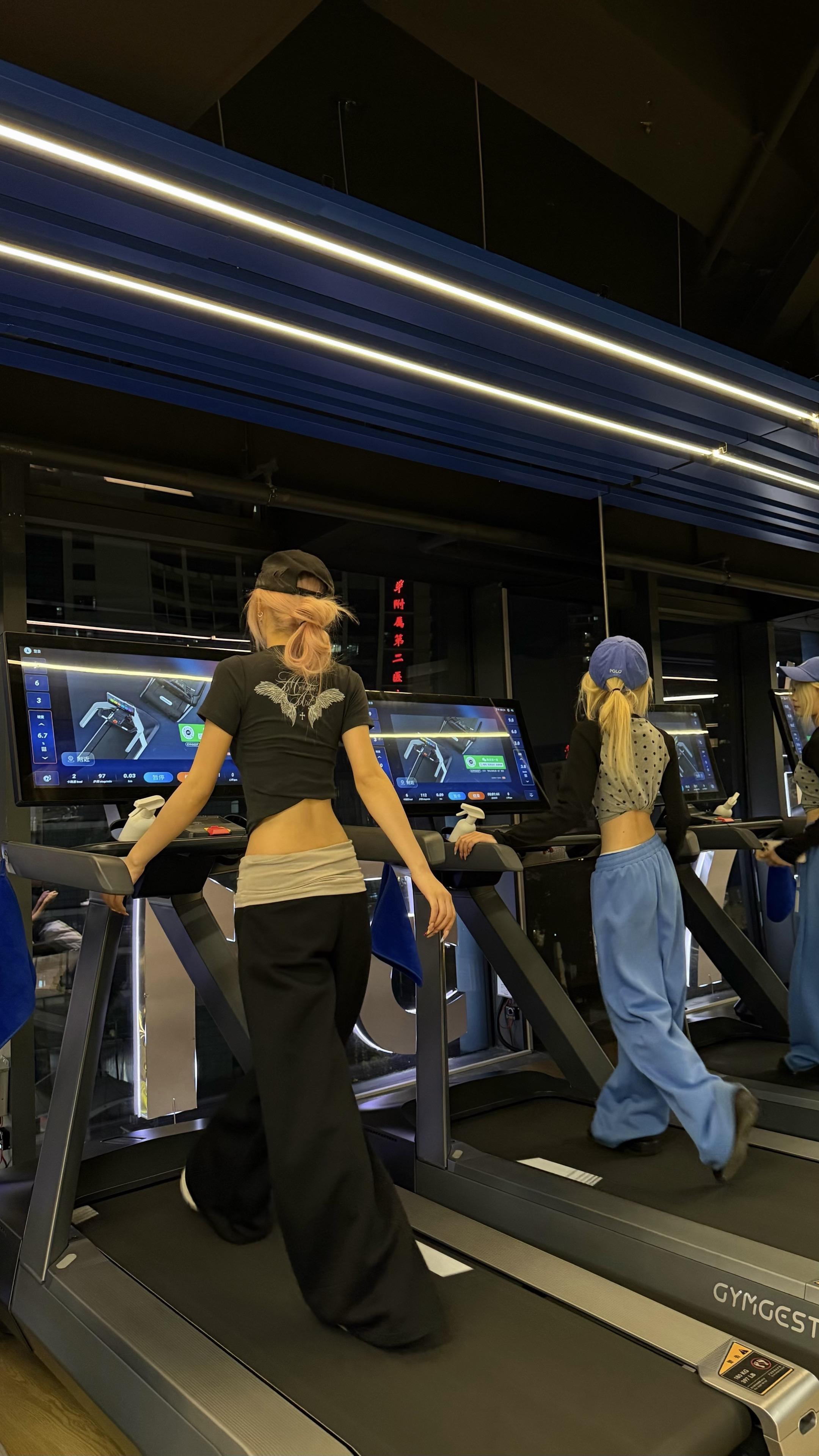 我现在比当时漂亮多了 你有啥资格见我？