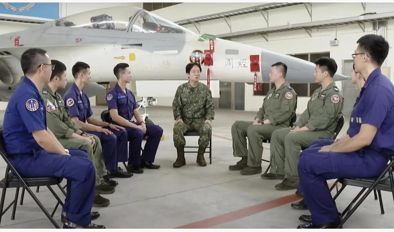 【赖清德穿军装忽悠台军： “以少胜多案例很多”，不带这么忽悠人的啊】台媒报道，日