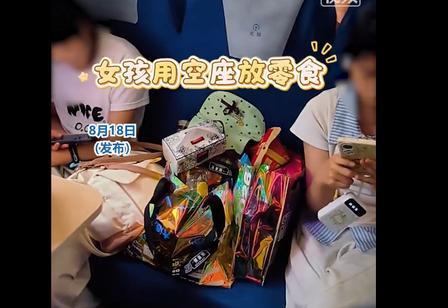 火车最吵一幕：女孩花钱买空座堆零食，无座大姐求坐被拒，评论区吵翻

火车上一幕现