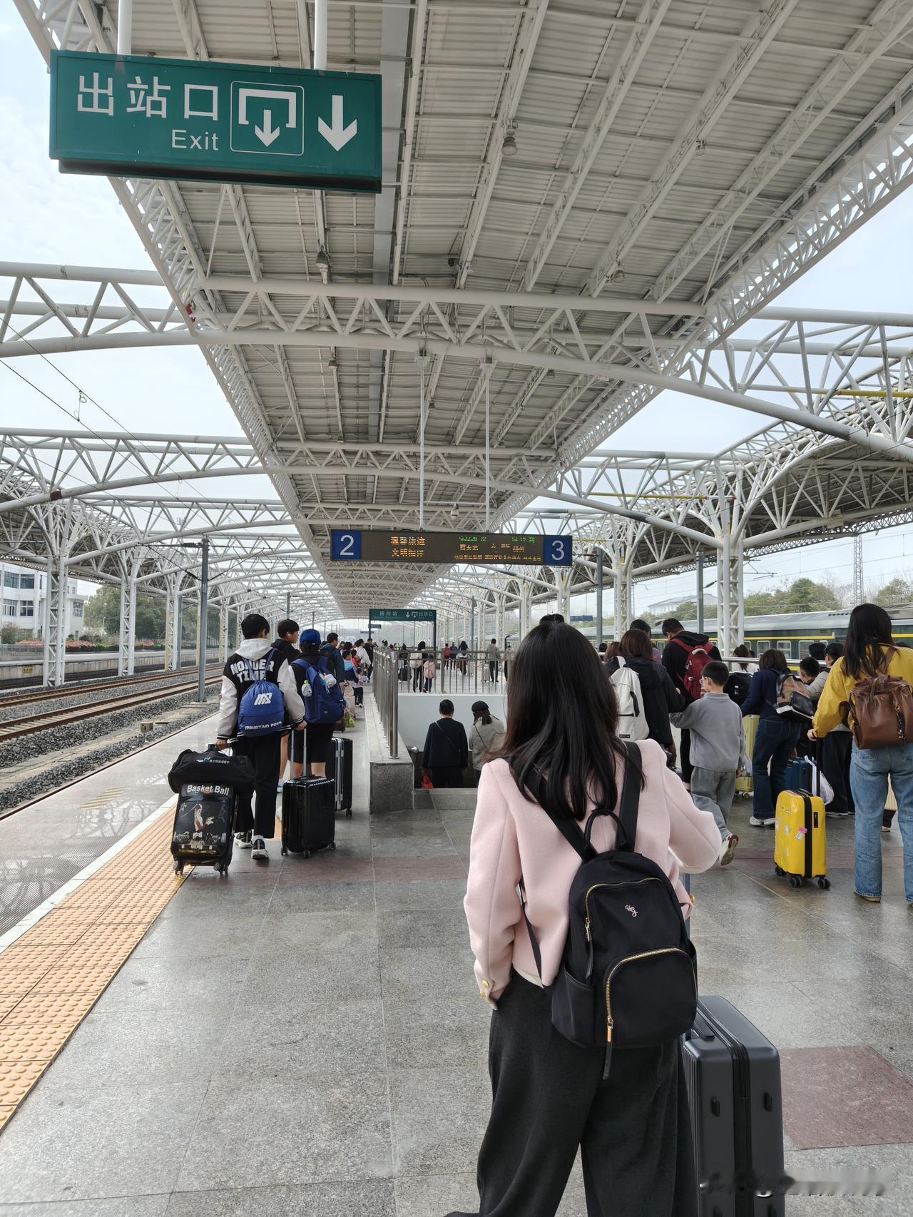 从黄鹤楼出发到扬州，只因为那一句“故人西辞黄鹤楼，烟花三月下扬州“。
扬州，我来