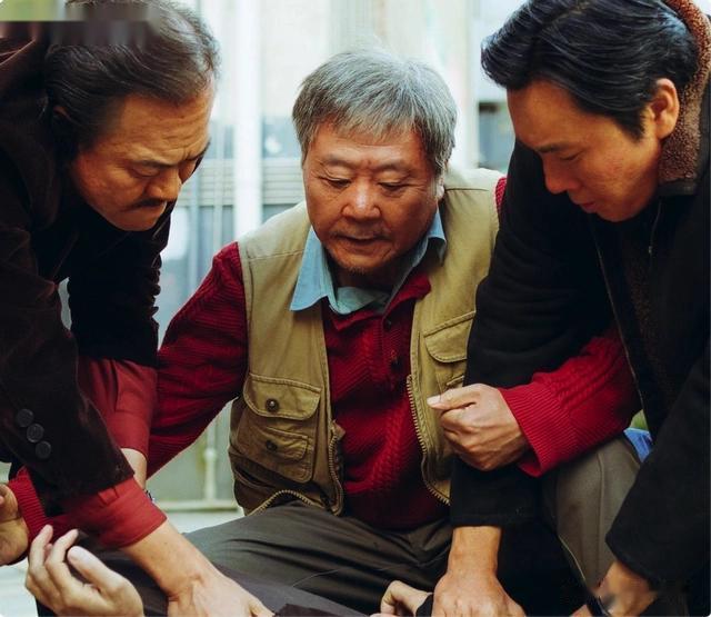 王炸来了，由秦昊范伟主演的《漫长的季节》，豆瓣直接拿下了9.0，要知道年初热播的