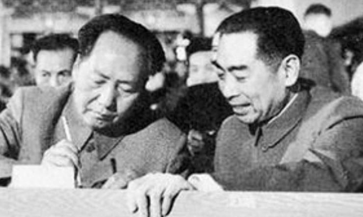 1955年周恩来因无具体职务工资难定，毛主席果断决策，最终给予副总理级别待遇！