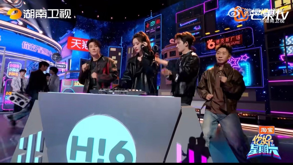 孟子义打碟这几下 谁还没看孟姐的打碟名场面？皮衣配打碟动作帅度爆表，这气场绝了！