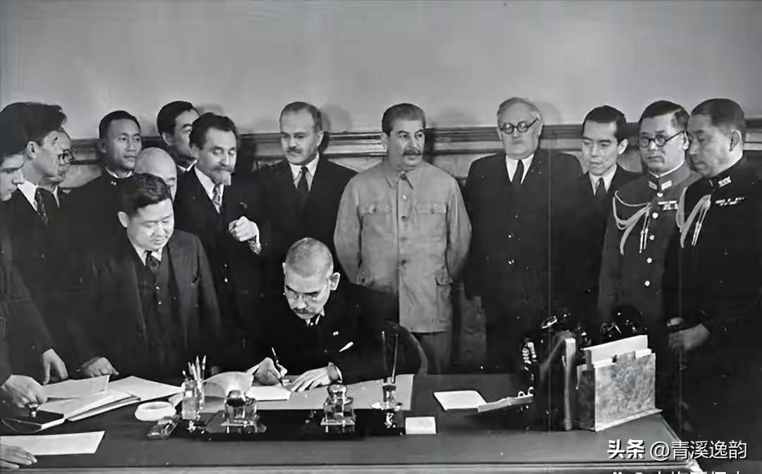 日本投降后，苏联大军抢占北方四岛，59万俘虏的账，日本恨了80年
 
1945年
